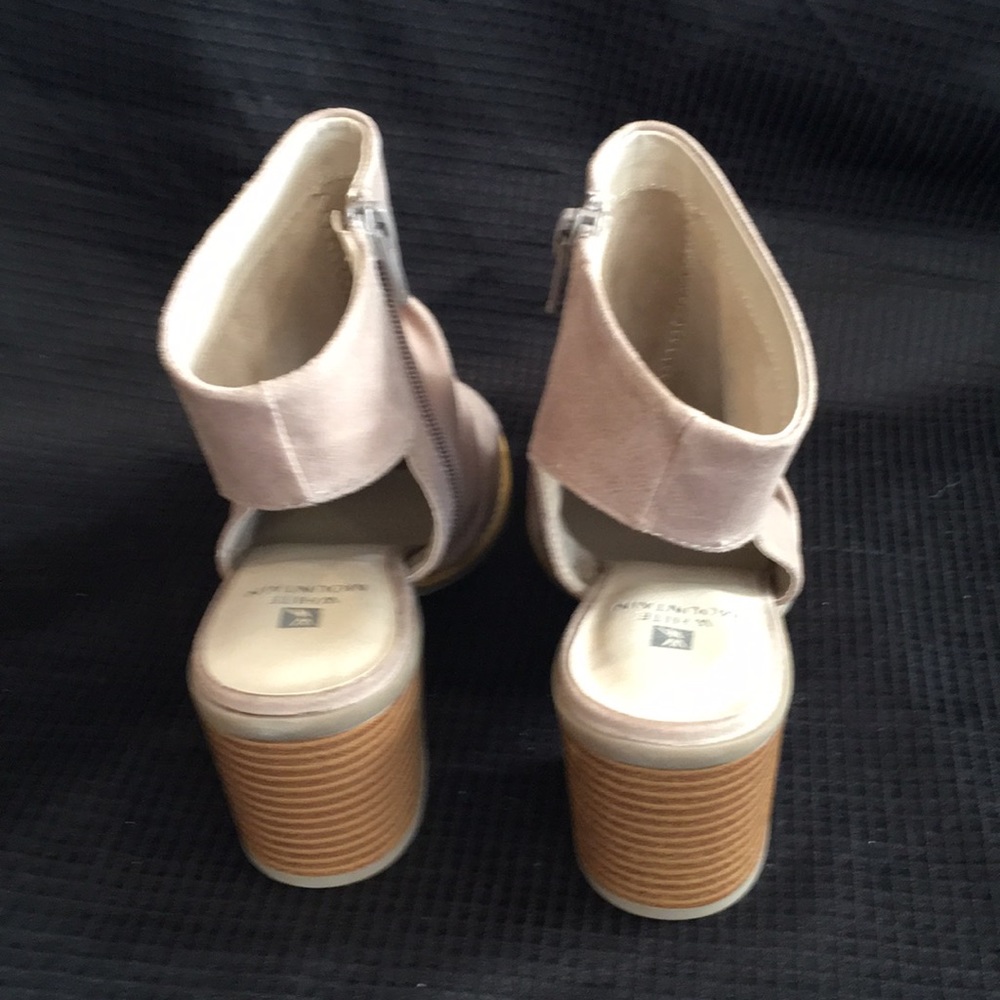 NWT/NIB White Mountain Deering Lt Taupe Sandals - Picture 5 of 8